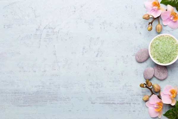 Klasik arka planda orkide çiçekleri. Spa arka planı, spa