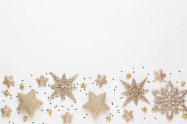 Noel kompozisyon. Beyaz arka plan üzerinde Noel süsleri