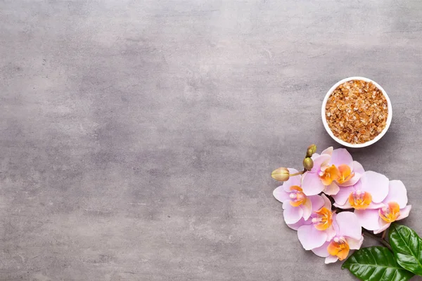 Klasik arka planda orkide çiçekleri. Spa arka planı, spa