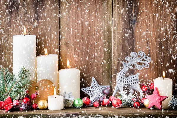 Noel desenli Noel mumları.