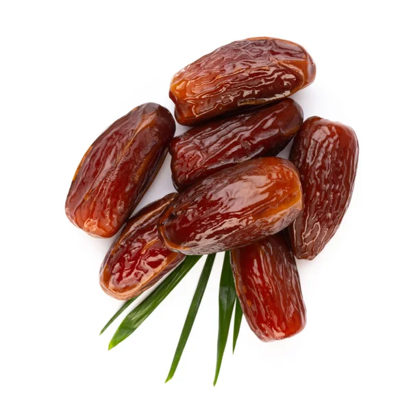 Kuru tarihler beyaz arkaplanda izole edilmiş. Üst Manzara. Düz yatıyordu.