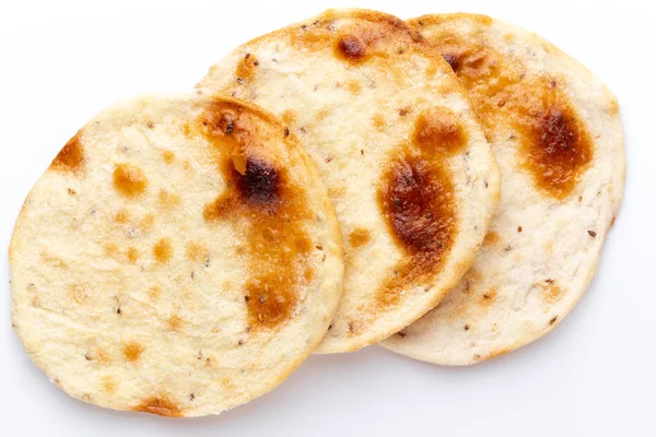 Flatbreads. Arap beyaz arka plan üzerinde izole ekmek.