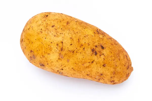 Beyaz arka planda izole edilmiş patatesler. Düz yatıyordu. Üst görünüm.