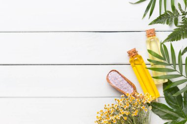 Pastel taşralı spa setiyle güzellik ve aromaterapi konsepti