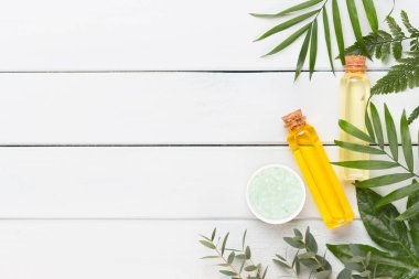 Pastel taşralı spa setiyle güzellik ve aromaterapi konsepti