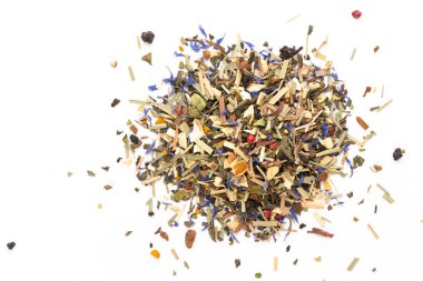 Beyaz arka planda bitki çayı. Üst görünüm. 