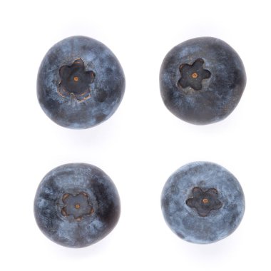 beyaz zemin üzerine taze yaban mersini.