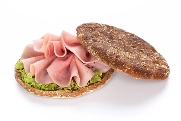 Sandwich con prosciutto di maiale su sfondo bianco. — Foto Stock