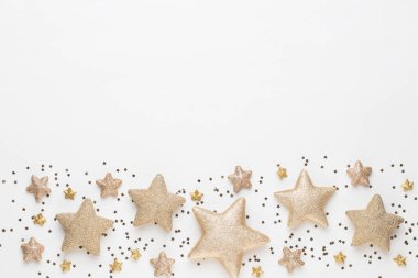 Noel kompozisyon. Beyaz arka plan üzerinde Noel süsleri