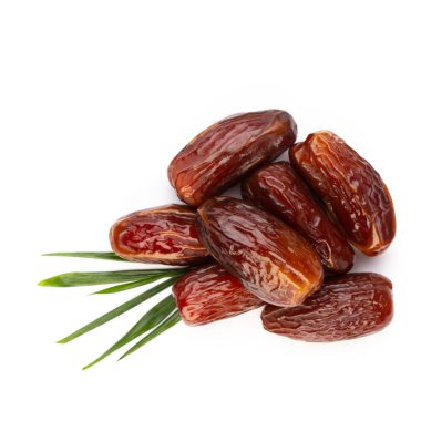 Kuru tarihler beyaz arkaplanda izole edilmiş. Üst Manzara. Düz yatıyordu.