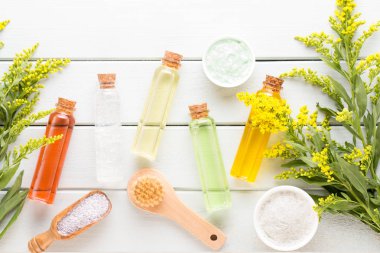 Pastel taşralı spa setiyle güzellik ve aromaterapi konsepti