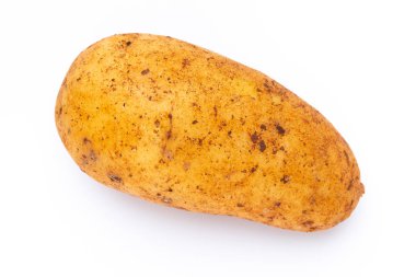 Beyaz arka planda izole edilmiş patatesler. Düz yatıyordu. Üst görünüm.