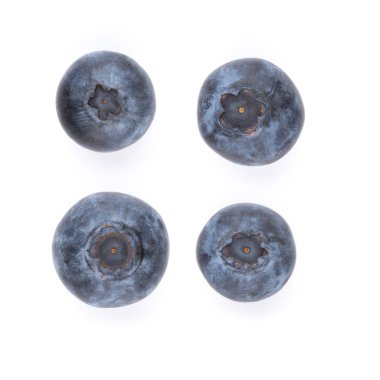 beyaz zemin üzerine taze yaban mersini.