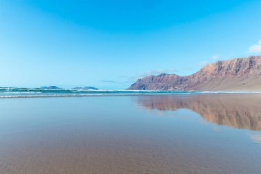 caleta de famara, lanzarote, plaj manzarası.
