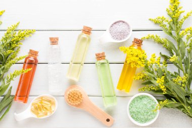 Pastel taşralı spa setiyle güzellik ve aromaterapi konsepti