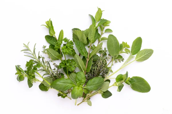 Beyaz bir arka planda bitkisel baharat. Üst görünüm.