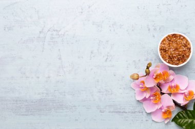 Klasik arka planda orkide çiçekleri. Spa arka planı, spa