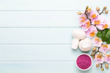 Klasik arka planda orkide çiçekleri. Spa arka planı, spa
