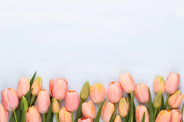 Pink tulip on the vintage wooden background. Mother day greeting — Stock Photo, Image