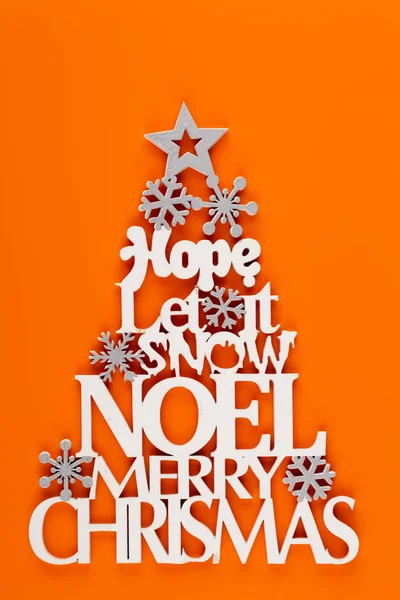 Рождественская елка, пожелание Ноэля, елка из букв. — стоковое фото