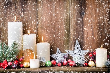 Noel desenli Noel mumları.