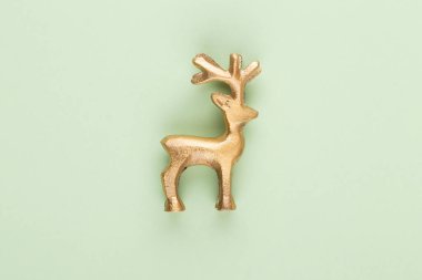 Noel dekoru. Pastel arka planda Noel süslemeleri. Fla