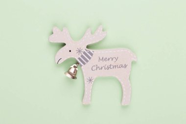 Noel dekoru. Pastel arka planda Noel süslemeleri. Fla