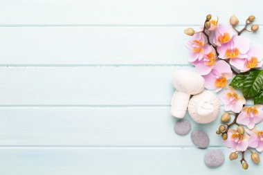 Klasik arka planda orkide çiçekleri. Spa arka planı, spa