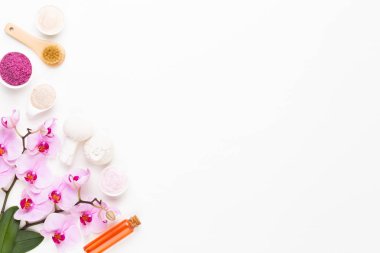 Aromaterapi, bitkisel yağ, sabun, deniz tuzu ile Spa natürmort.