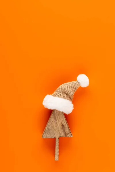 圣诞装饰。橙色背景的圣诞装饰。Fla — 图库照片