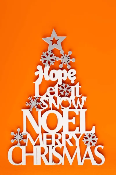 Рождественская елка, пожелание Ноэля, елка из букв. — стоковое фото
