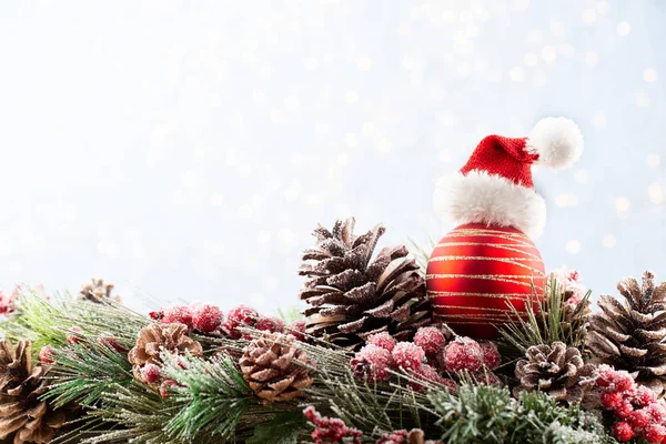 Vánoční jedle se zázemím bokeh. Veselé Vánoce a Ha — Stock fotografie