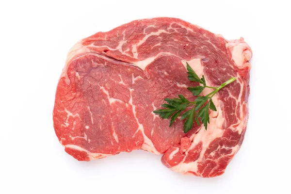 Frisches rohes Bio-Rindfleisch-Steak isoliert auf weißem Hintergrund. — Stockfoto