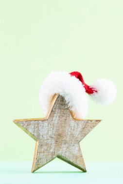 Noel yıldızı, pastel renkli arka planda dekor. Noel veya