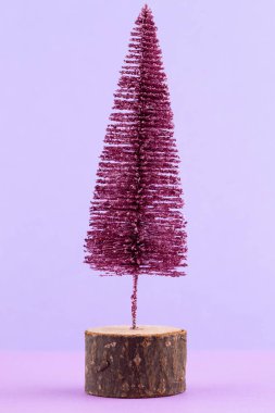 Pastel renkli arka planda Noel ağacı. Noel ya da Yeni Yıl