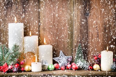 Noel desenli Noel mumları.