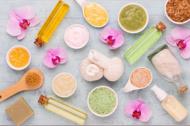 Spa aromaterapi kozmetik ürünler konsepti, metin için bir arkaplan, düzlük, yukarıdan görünüm.