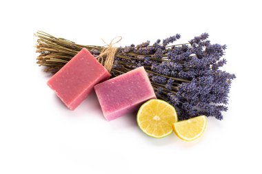 Lavanta ve turuncu doğal kozmetik ürünleri, beyaz arka planda ev yapımı spa için limon..