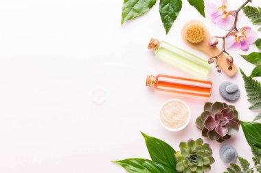 Metin için alanı olan bir spa arkaplanı. Spa tebrik kartı demek. Aromaterapi teması, el yapımı biyokozmetik. Düz yatıyordu.