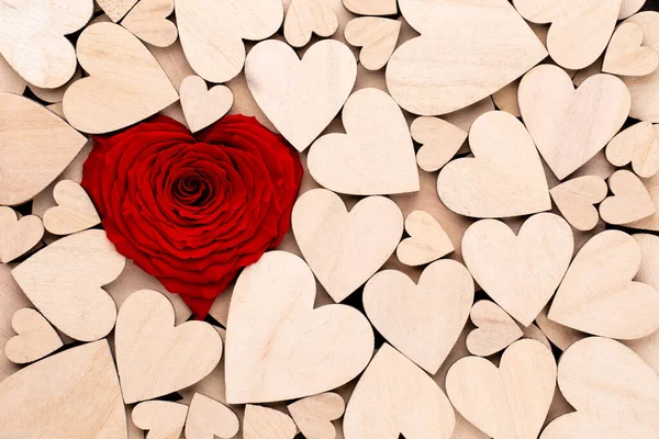 Wooden Hearts One Red Heart Rose Wooden Heart Background — Stock Photo, Image