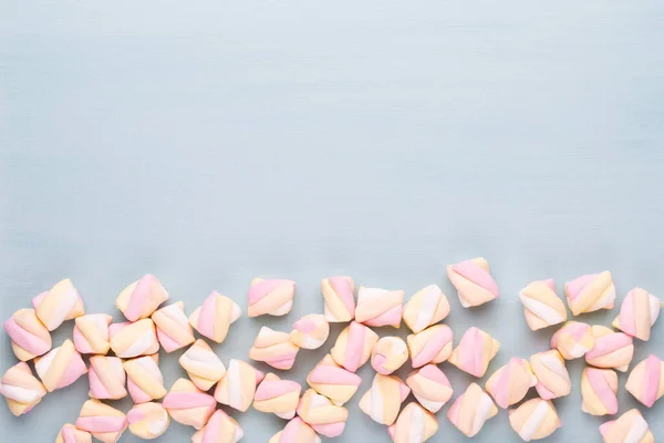 Πολύχρωμο Φόντο Marshmallows Χώρο Αντίγραφο Στο Πάνω Μέρος Επίπεδη — Φωτογραφία Αρχείου