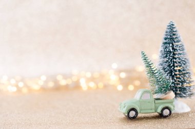 Noel tebrik kartı. Bokeh arka planında şenlik dekorasyonu. Yeni yıl konsepti. Uzayı kopyala Düz yatıyordu. Üst görünüm.