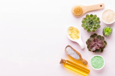 Metin için alanı olan bir spa arkaplanı. Spa tebrik kartı demek. Aromaterapi teması, el yapımı biyokozmetik. Düz yatıyordu.