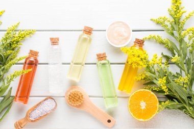 Spa aromaterapi kozmetik ürünler konsepti, metin için bir arkaplan, düzlük, yukarıdan görünüm.