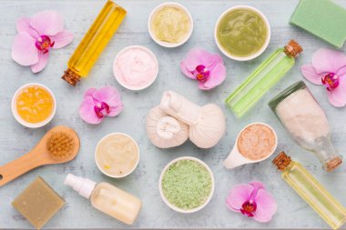 Spa aromaterapi kozmetik ürünler konsepti, metin için bir arkaplan, düzlük, yukarıdan görünüm.