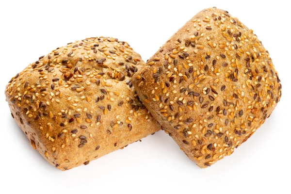 Beyaz arka planda çavdar ekmeği..