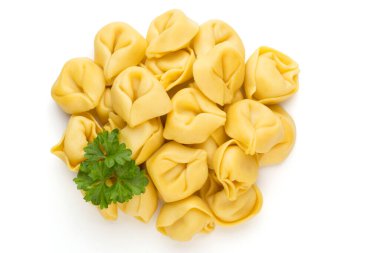 Çiğ makarna, otlu tortellini..