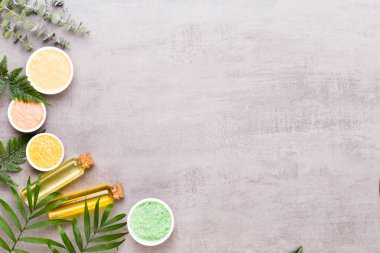 Spa aromaterapi kozmetik ürünler konsepti, metin için bir arkaplan, düzlük, yukarıdan görünüm.