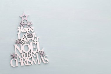 Ahşap arka planda Noel tatili kompozisyonu