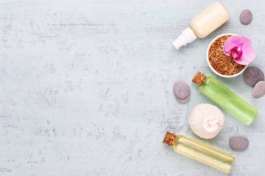 Spa aromaterapi kozmetik ürünler konsepti, metin için bir arkaplan, düzlük, yukarıdan görünüm.